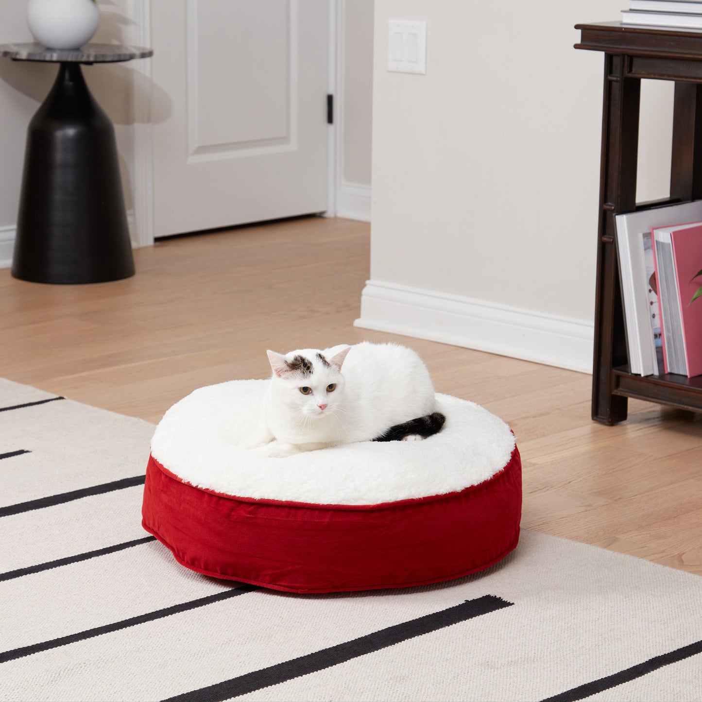 Lucy Round Pillow Cat Bed